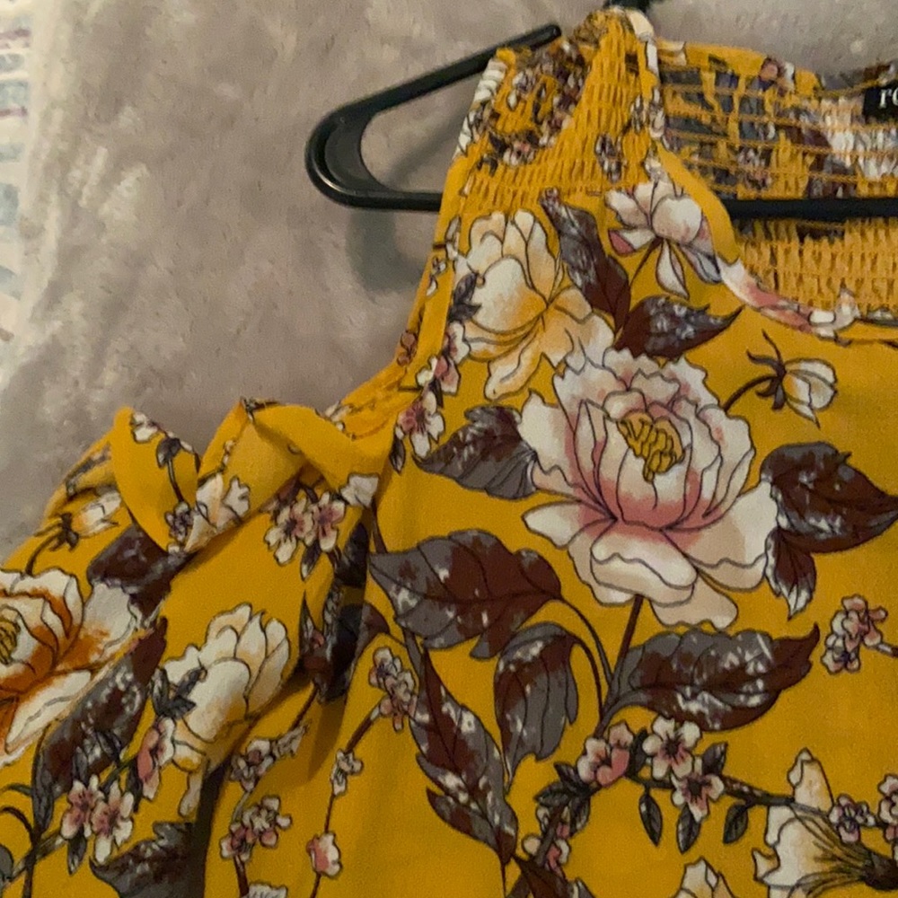 Ruffle detail cold shoulder top